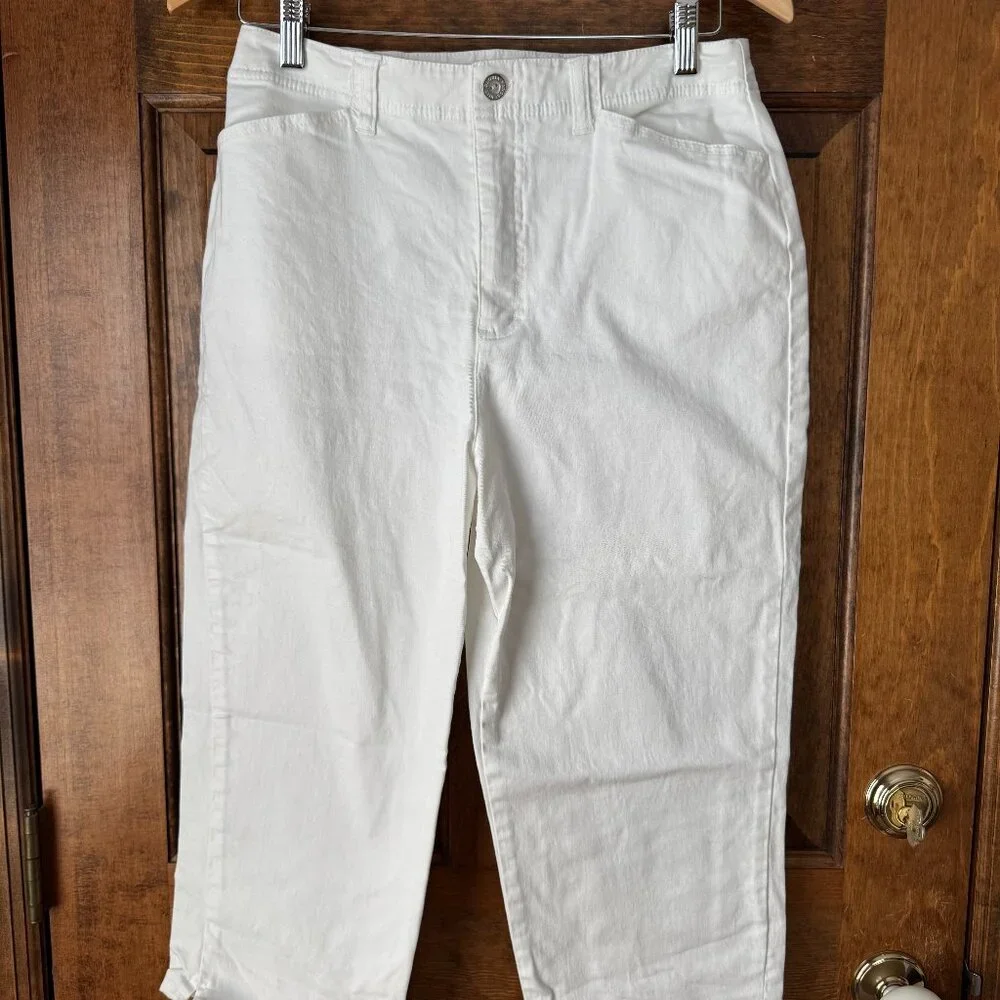 Gloria Vanderbilt White Cropped Pants Size 12